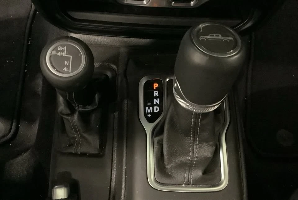 2025 Jeep JT Gladiator - Image 17 of 20