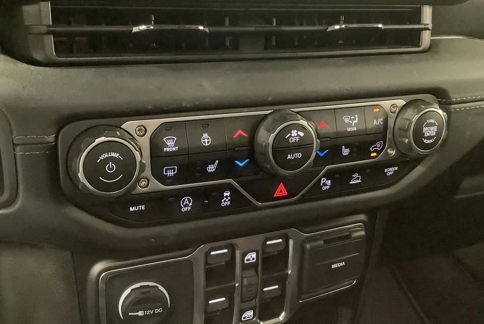 2025 Jeep JT Gladiator - Image 16 of 20