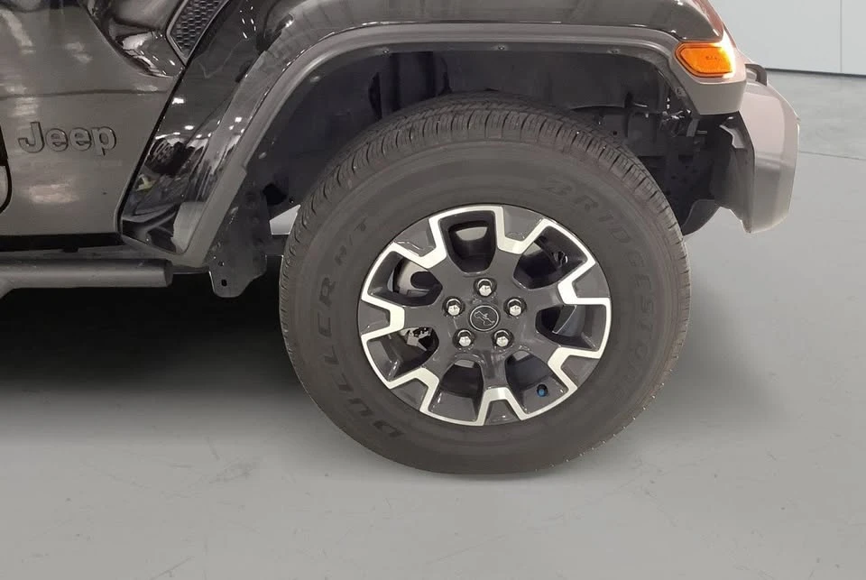 2025 Jeep JT Gladiator - Image 10 of 20