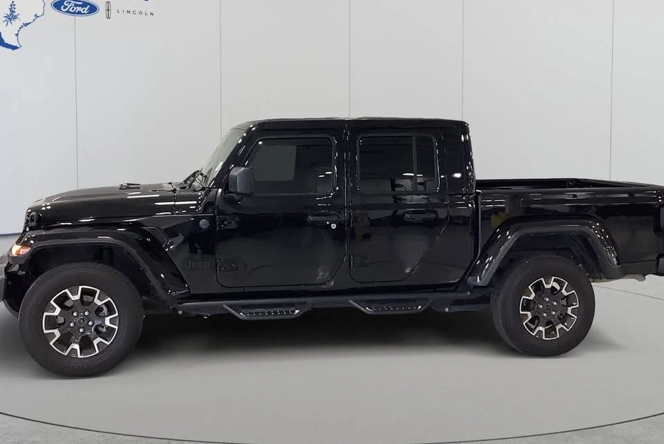 2025 Jeep JT Gladiator - Image 8 of 20