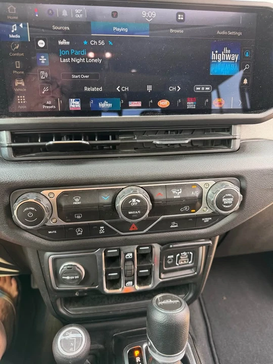 2025 Jeep JT Gladiator - Image 7 of 13