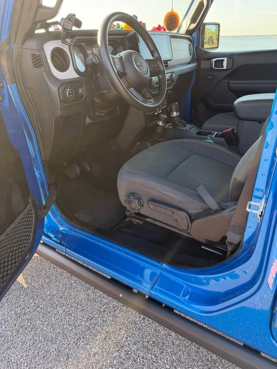 2025 Jeep JT Gladiator - Image 8 of 13