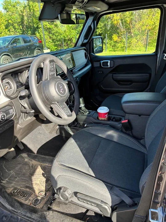 2025 Jeep JT Gladiator - Image 6 of 9