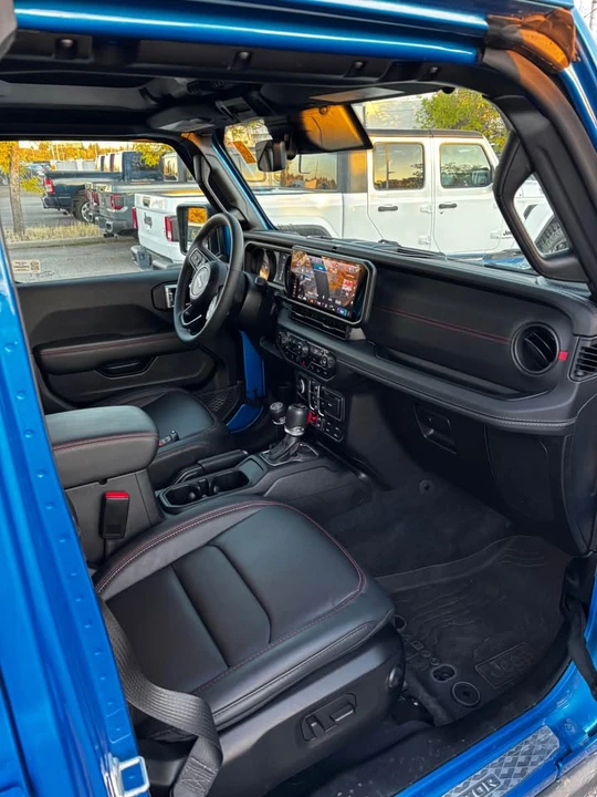2025 Jeep JT Gladiator - Image 5 of 12