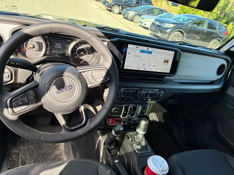 2025 Jeep JT Gladiator - Image 8 of 9