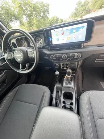2025 Jeep JT Gladiator - Image 18 of 19