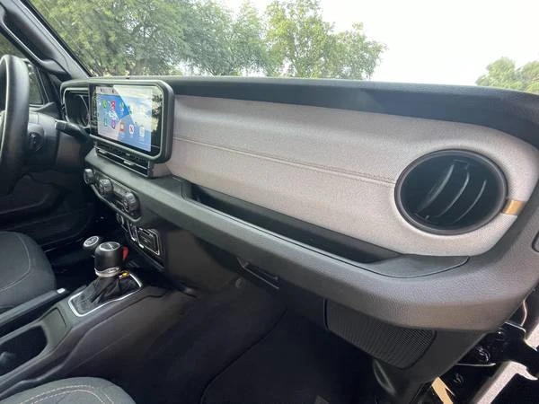 2025 Jeep JT Gladiator - Image 17 of 19