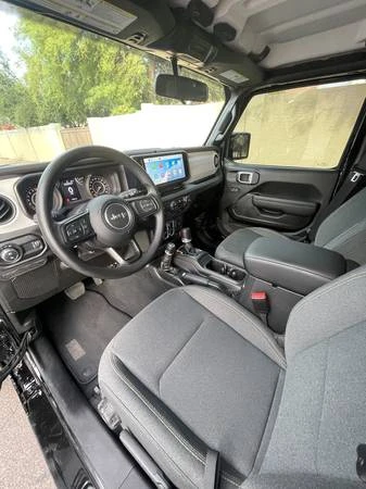 2025 Jeep JT Gladiator - Image 14 of 19