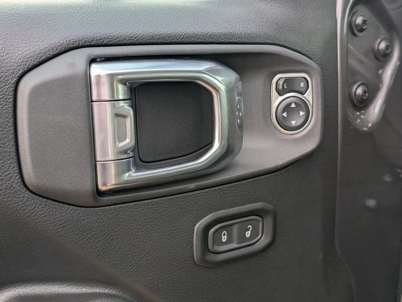 2025 Jeep JT Gladiator - Image 15 of 20