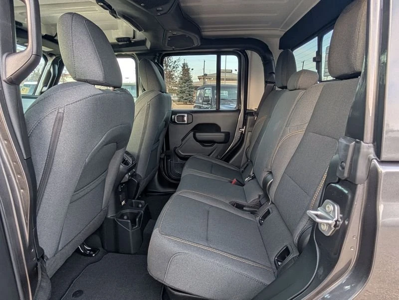 2025 Jeep JT Gladiator - Image 17 of 20