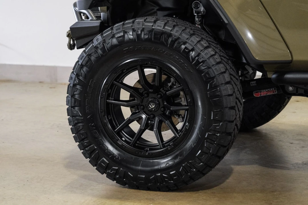 2025 Jeep JT Gladiator - Image 8 of 12