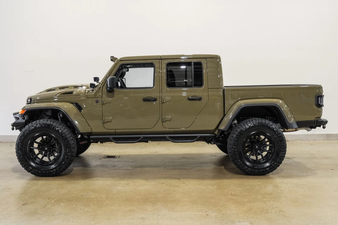2025 Jeep JT Gladiator - Image 9 of 12