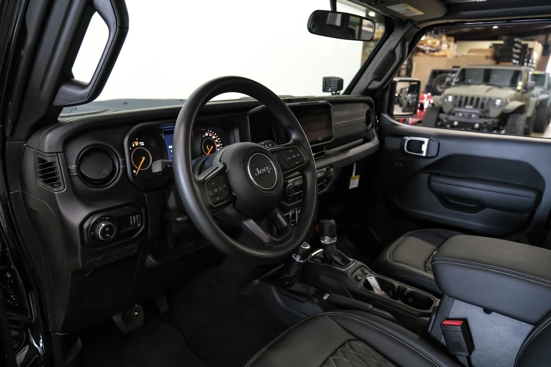 2025 Jeep JT Gladiator - Image 11 of 12