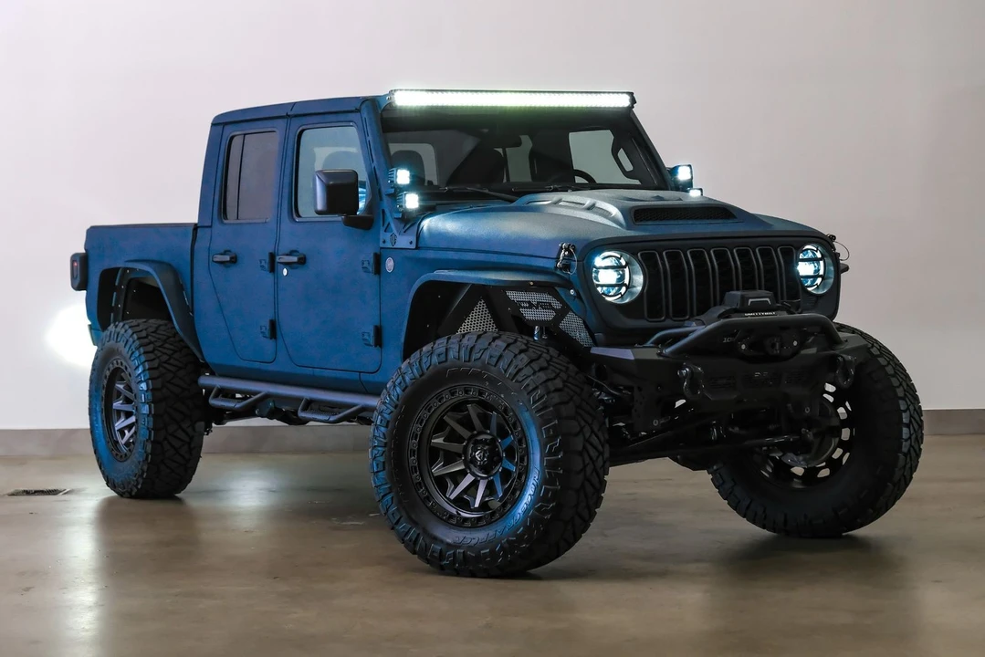 2025 Jeep JT Gladiator - Image 11 of 12