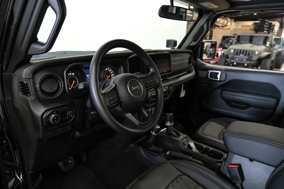 2025 Jeep JT Gladiator - Image 11 of 12
