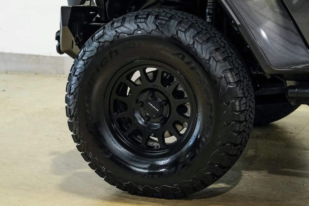 2025 Jeep JT Gladiator - Image 11 of 12