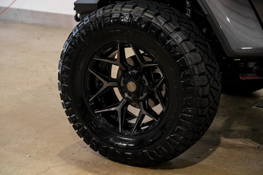 2025 Jeep JT Gladiator - Image 10 of 12