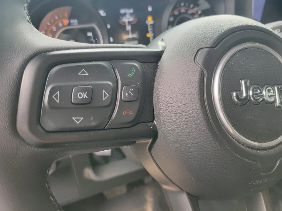 2025 Jeep JT Gladiator - Image 15 of 20