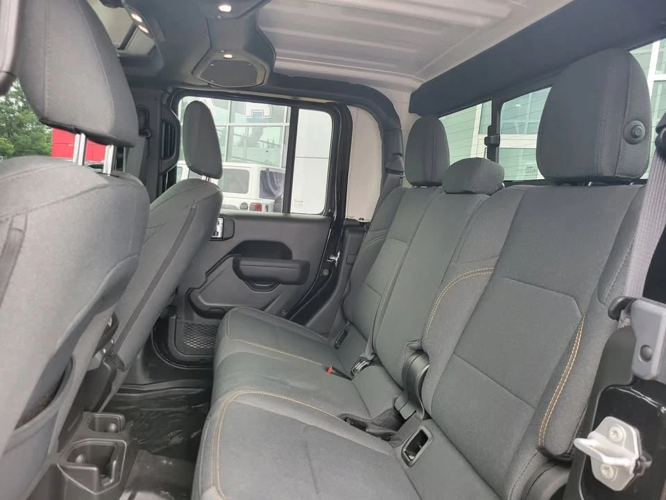 2025 Jeep JT Gladiator - Image 13 of 20