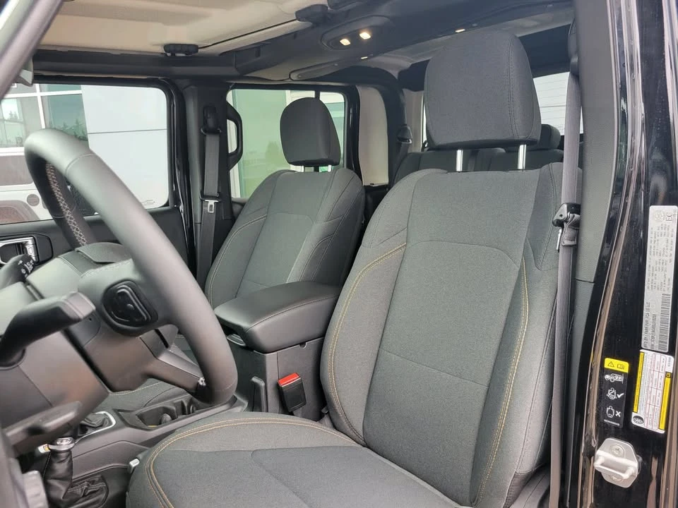 2025 Jeep JT Gladiator - Image 18 of 20