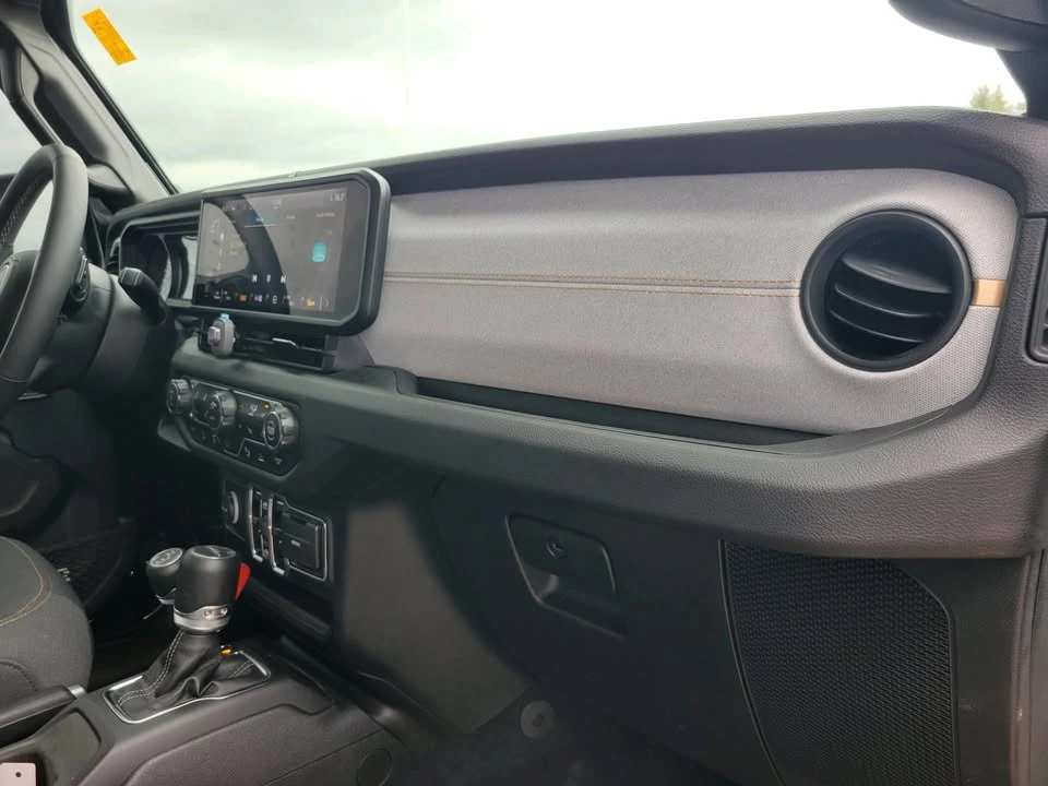 2025 Jeep JT Gladiator - Image 11 of 20