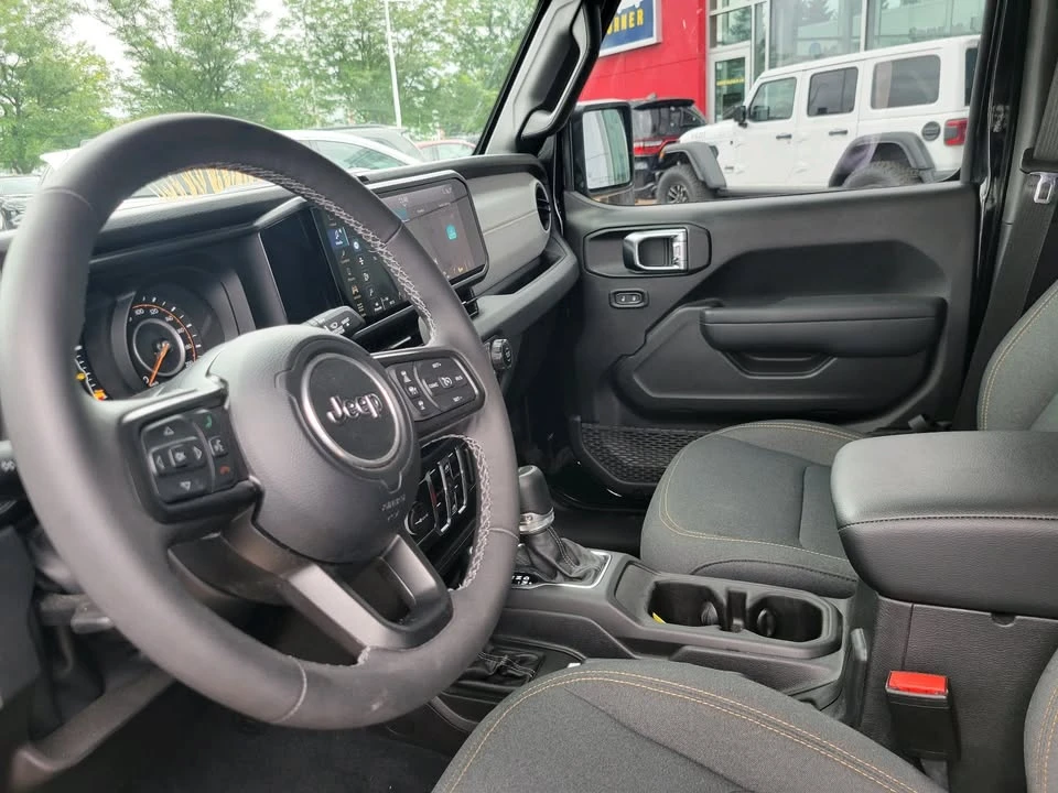 2025 Jeep JT Gladiator - Image 14 of 20
