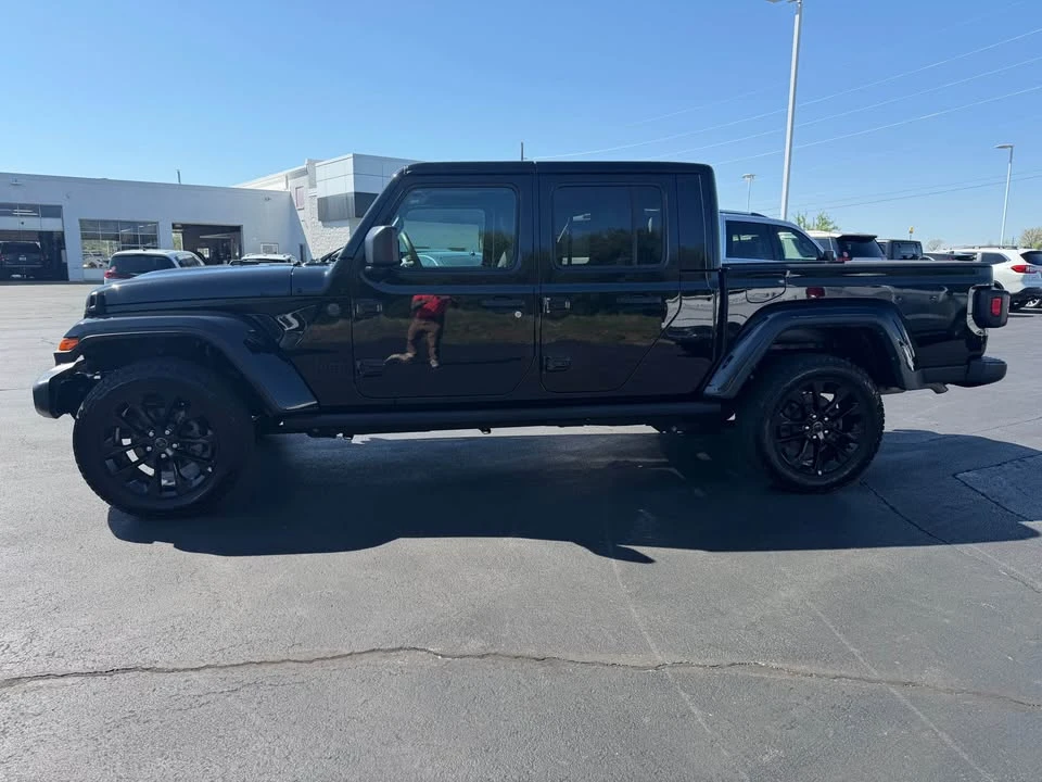 2025 Jeep JT Gladiator - Image 7 of 12
