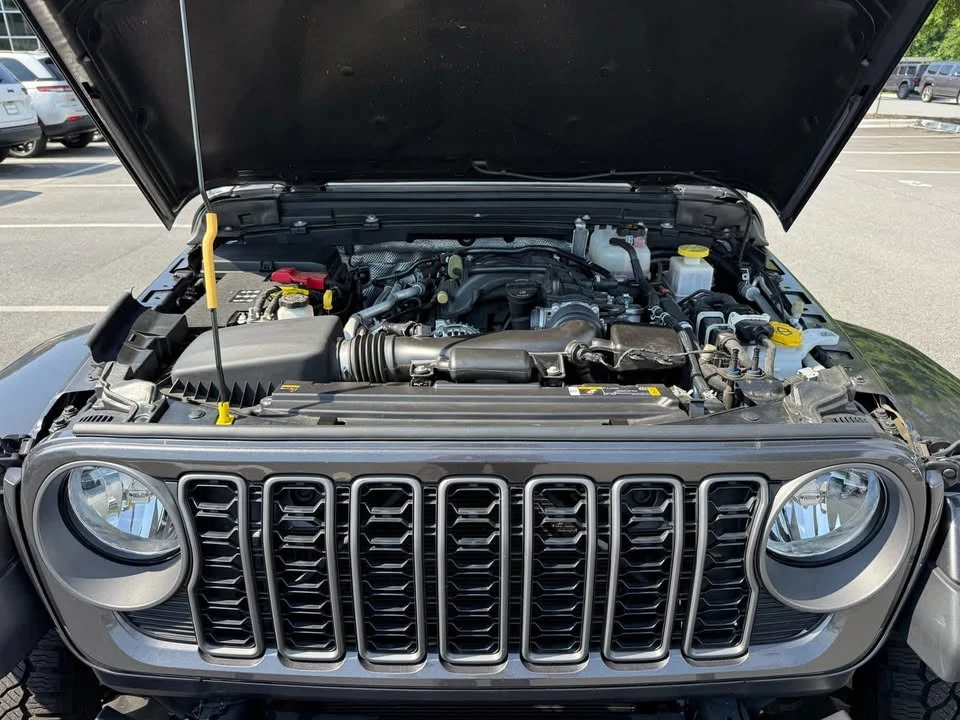 2025 Jeep JT Gladiator - Image 15 of 15
