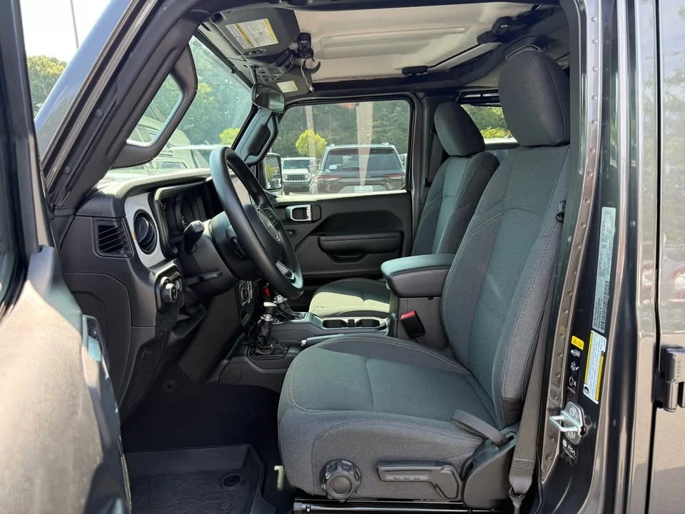 2025 Jeep JT Gladiator - Image 10 of 15