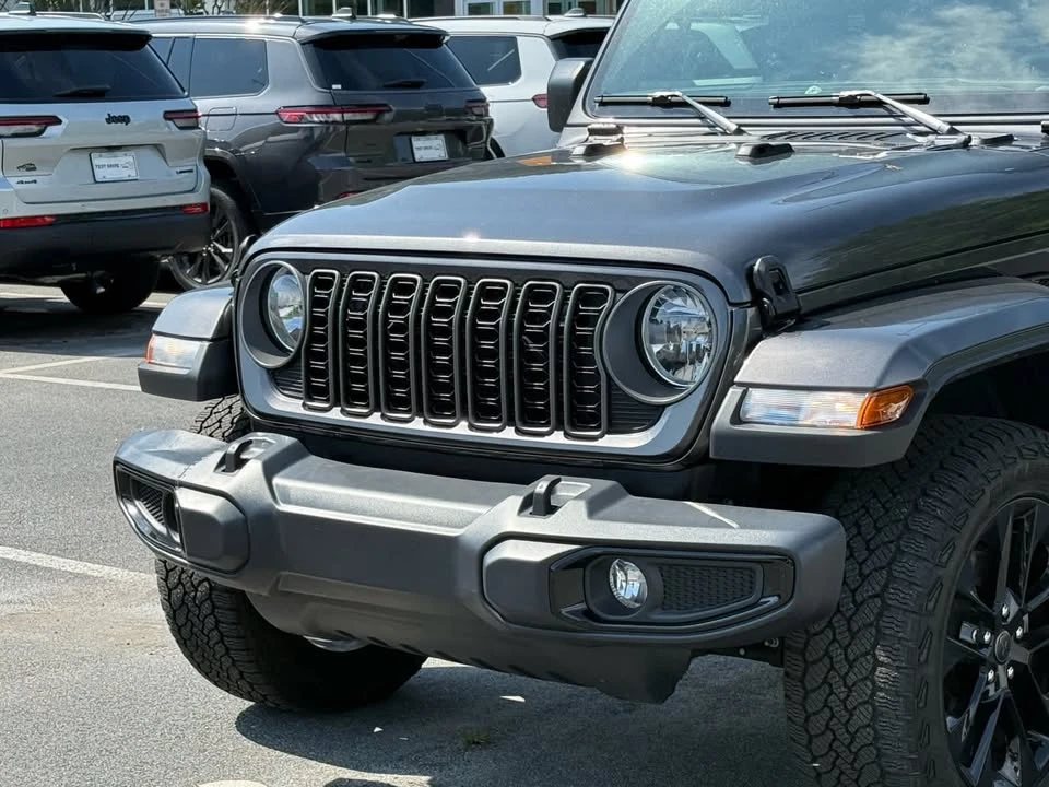 2025 Jeep JT Gladiator - Image 9 of 15