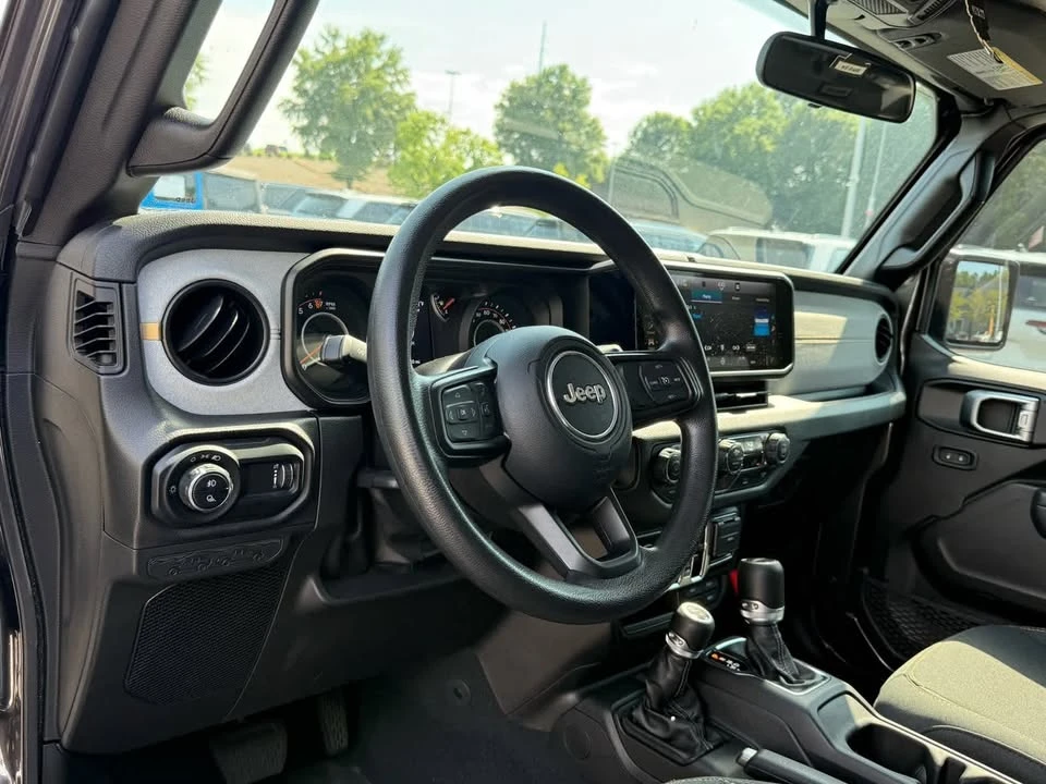 2025 Jeep JT Gladiator - Image 11 of 15