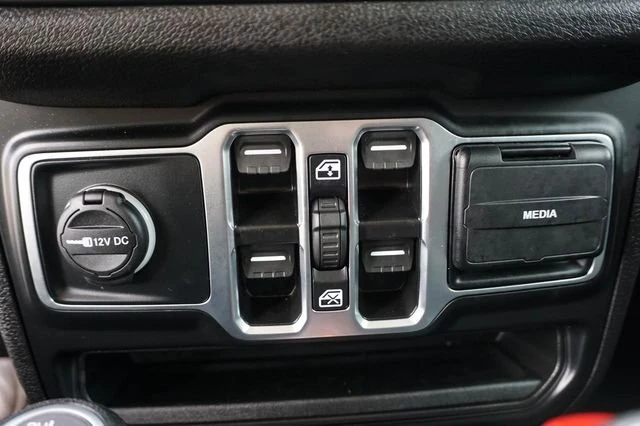 2025 Jeep JT Gladiator - Image 16 of 18