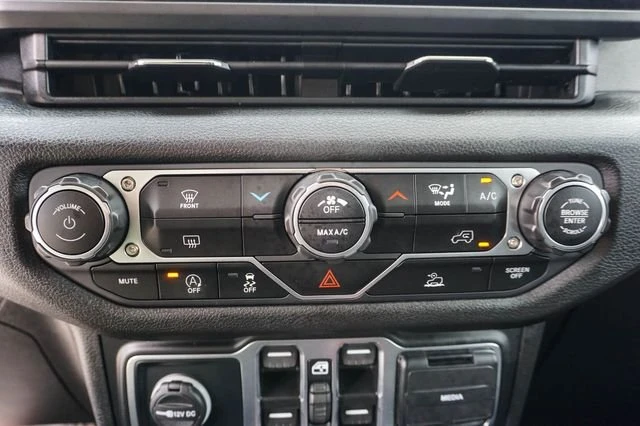 2025 Jeep JT Gladiator - Image 17 of 18