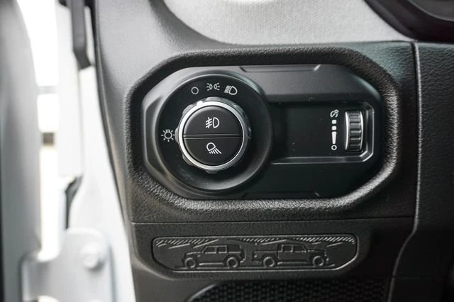 2025 Jeep JT Gladiator - Image 10 of 18
