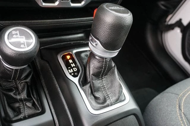 2025 Jeep JT Gladiator - Image 14 of 18
