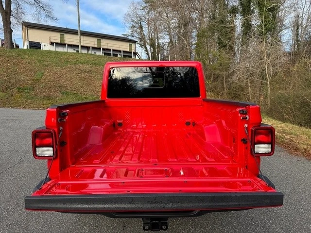 2025 Jeep JT Gladiator - Image 8 of 12
