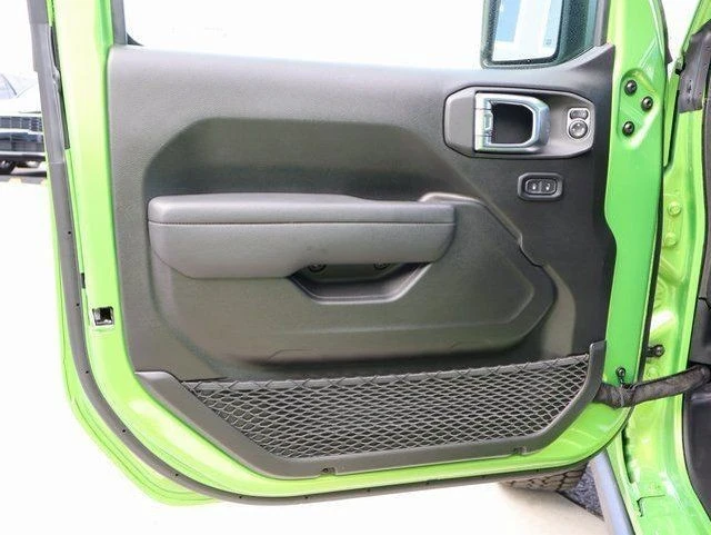 2025 Jeep JT Gladiator - Image 15 of 31