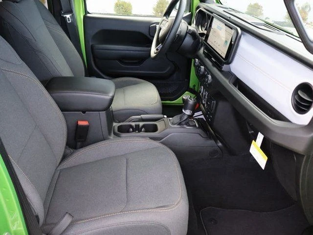 2025 Jeep JT Gladiator - Image 22 of 31