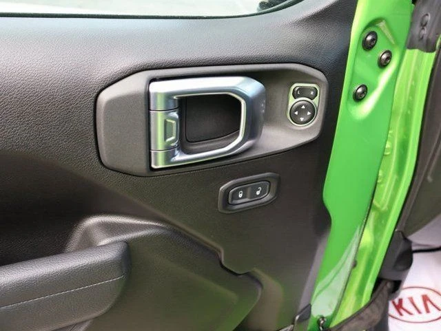 2025 Jeep JT Gladiator - Image 18 of 31