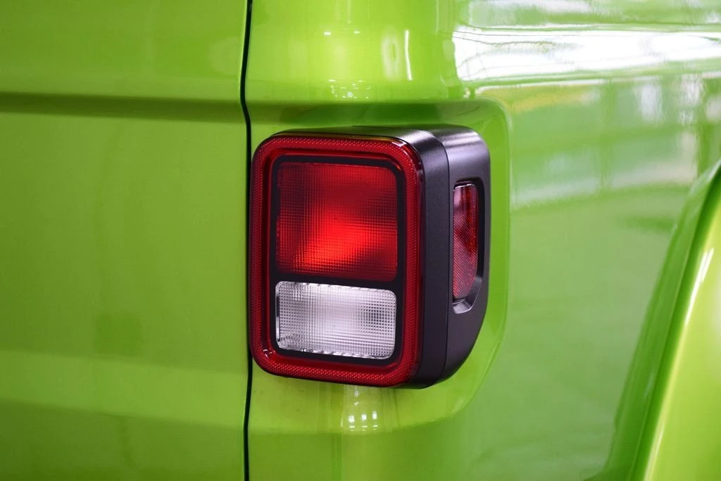 2025 Jeep JT Gladiator - Image 18 of 31