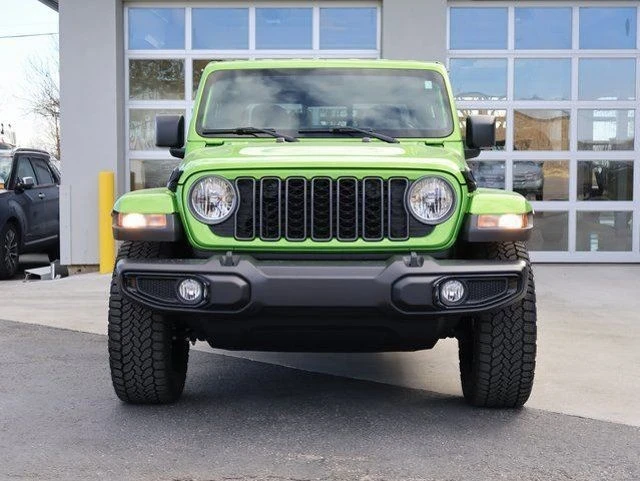 2025 Jeep JT Gladiator - Image 2 of 31
