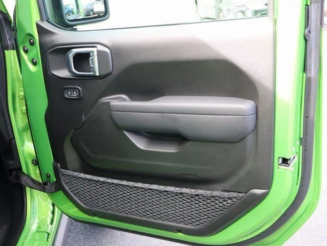 2025 Jeep JT Gladiator - Image 16 of 31