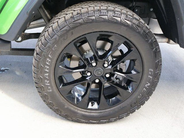 2025 Jeep JT Gladiator - Image 9 of 31