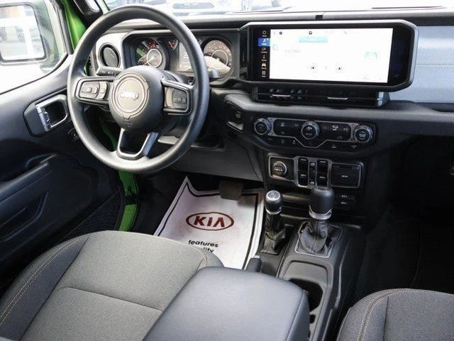 2025 Jeep JT Gladiator - Image 25 of 31