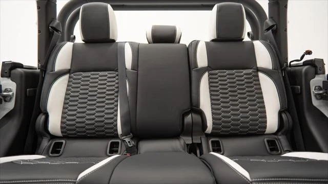 2025 Jeep JT Gladiator - Image 18 of 21