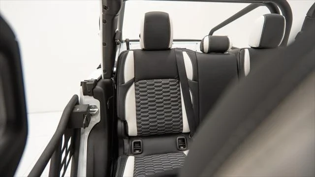 2025 Jeep JT Gladiator - Image 19 of 21