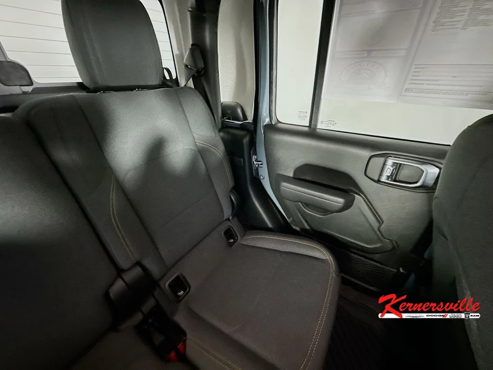 2025 Jeep JT Gladiator - Image 14 of 24