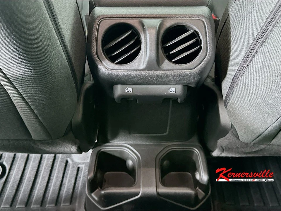 2025 Jeep JT Gladiator - Image 21 of 24