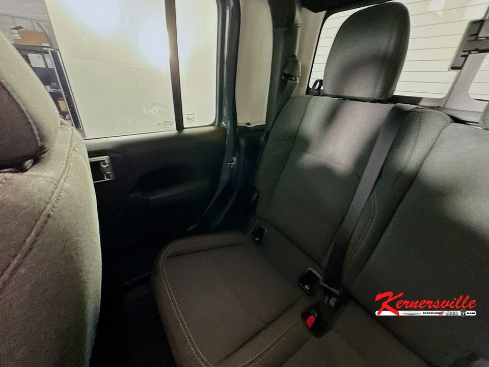 2025 Jeep JT Gladiator - Image 12 of 24