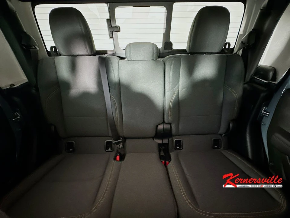 2025 Jeep JT Gladiator - Image 13 of 24